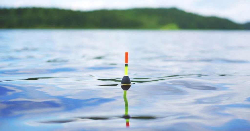 Illustration of a slip bobber rig setup for fishing panfish and walleye in Canadian waters