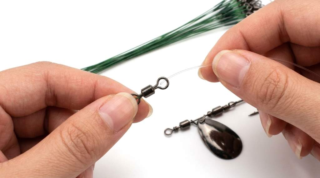 Angler rigging a Scotank fishing leader with terminal tackle