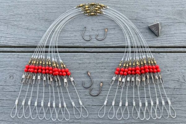 Angler rigging a Yoto saltwater fishing leader with swivel and hook