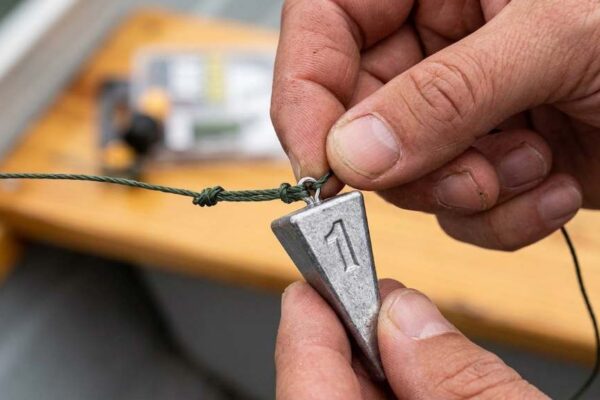 TKHDBF pyramid fishing weight attached to a surf fishing rig